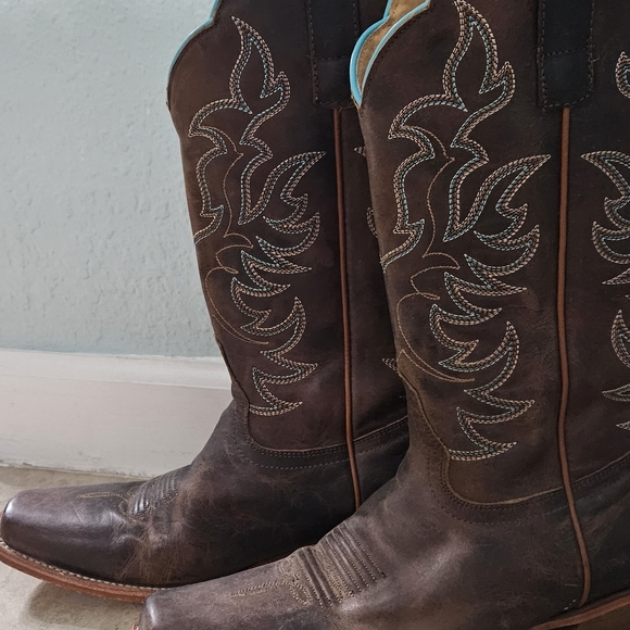 Brown boots - Picture 1 of 4